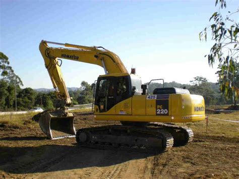 pc220 excavator specs